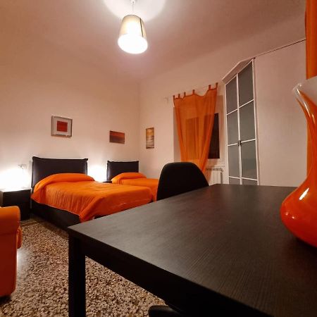 Wow Home 2 - 175 Mq - Posteggio Privato - Davanti Porto Traghetti - Fino A 10 Posti Letto - Balcone Genoa Luaran gambar