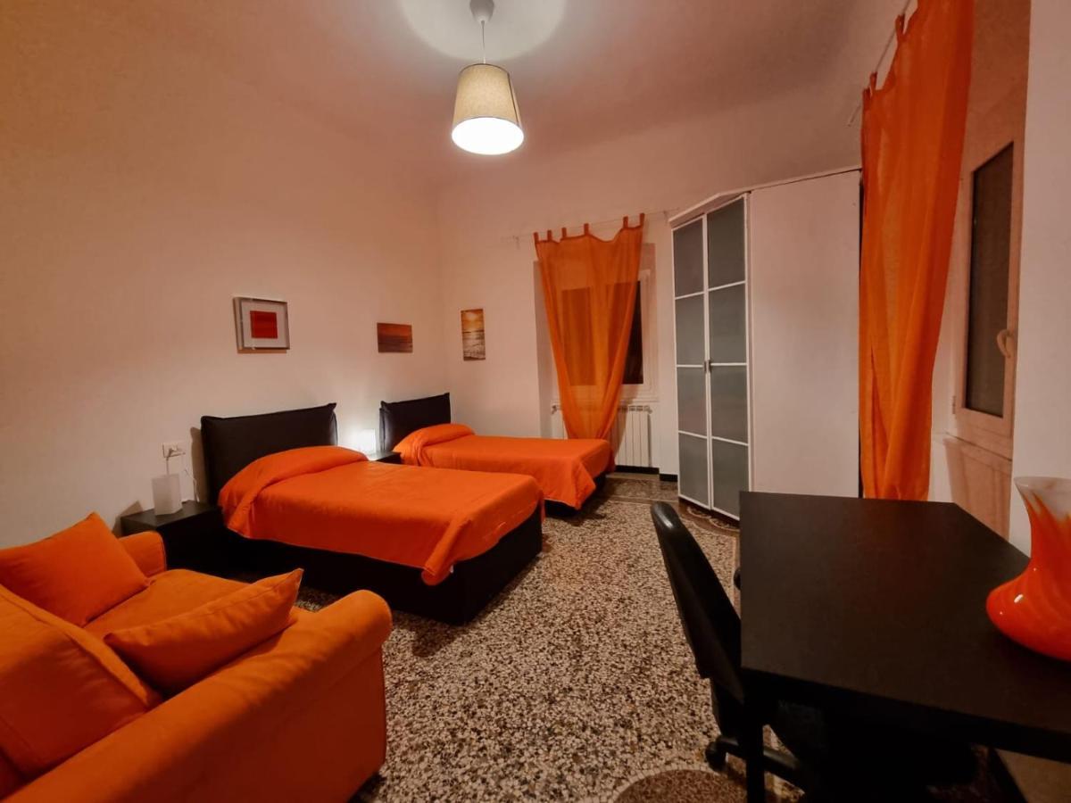 Wow Home 2 - 175 Mq - Posteggio Privato - Davanti Porto Traghetti - Fino A 10 Posti Letto - Balcone Genoa Luaran gambar