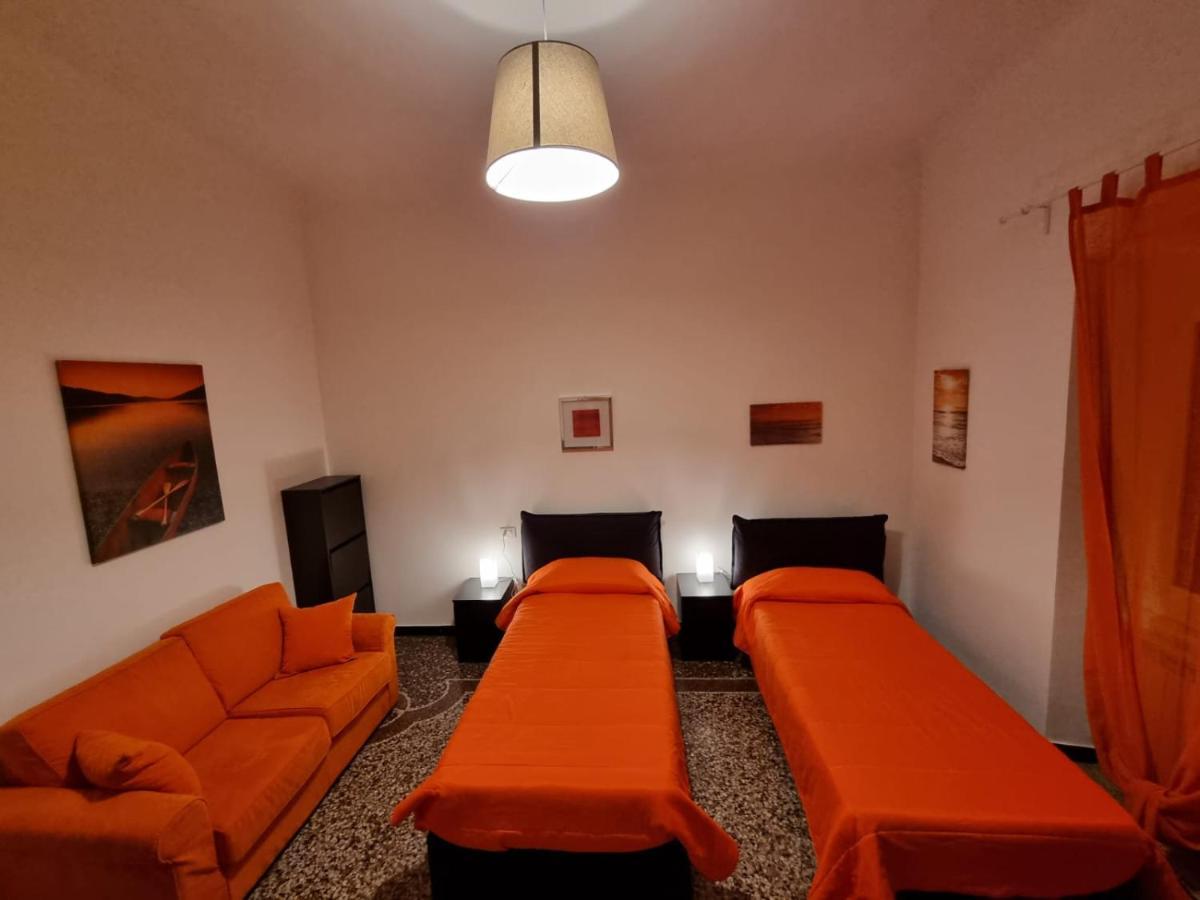Wow Home 2 - 175 Mq - Posteggio Privato - Davanti Porto Traghetti - Fino A 10 Posti Letto - Balcone Genoa Luaran gambar