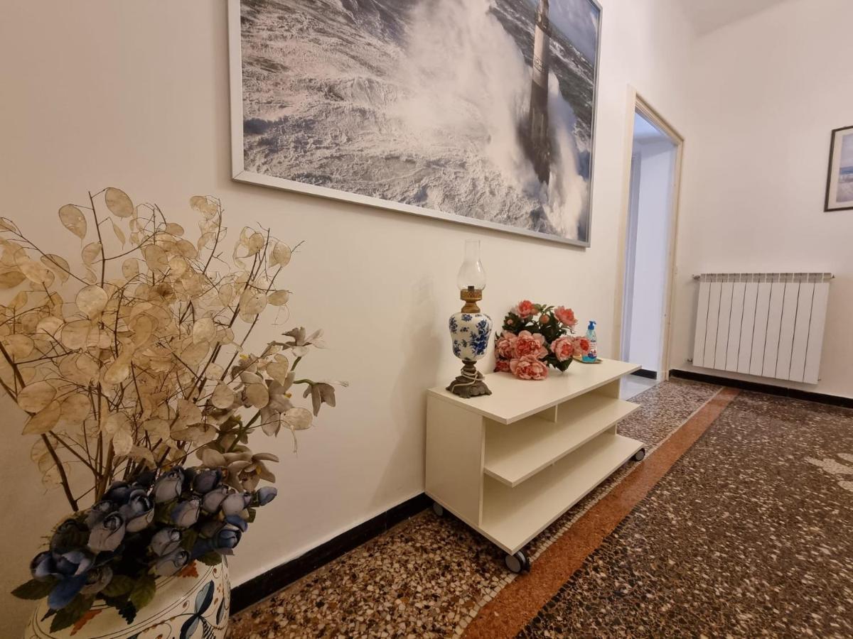 Wow Home 2 - 175 Mq - Posteggio Privato - Davanti Porto Traghetti - Fino A 10 Posti Letto - Balcone Genoa Luaran gambar