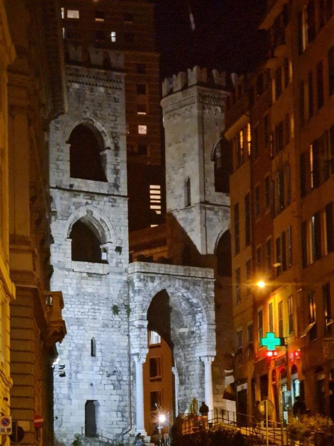 Wow Home 2 - 175 Mq - Posteggio Privato - Davanti Porto Traghetti - Fino A 10 Posti Letto - Balcone Genoa Luaran gambar