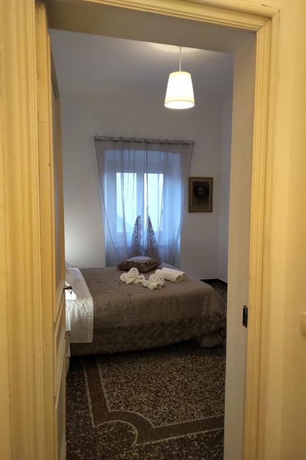 Wow Home 2 - 175 Mq - Posteggio Privato - Davanti Porto Traghetti - Fino A 10 Posti Letto - Balcone Genoa Luaran gambar