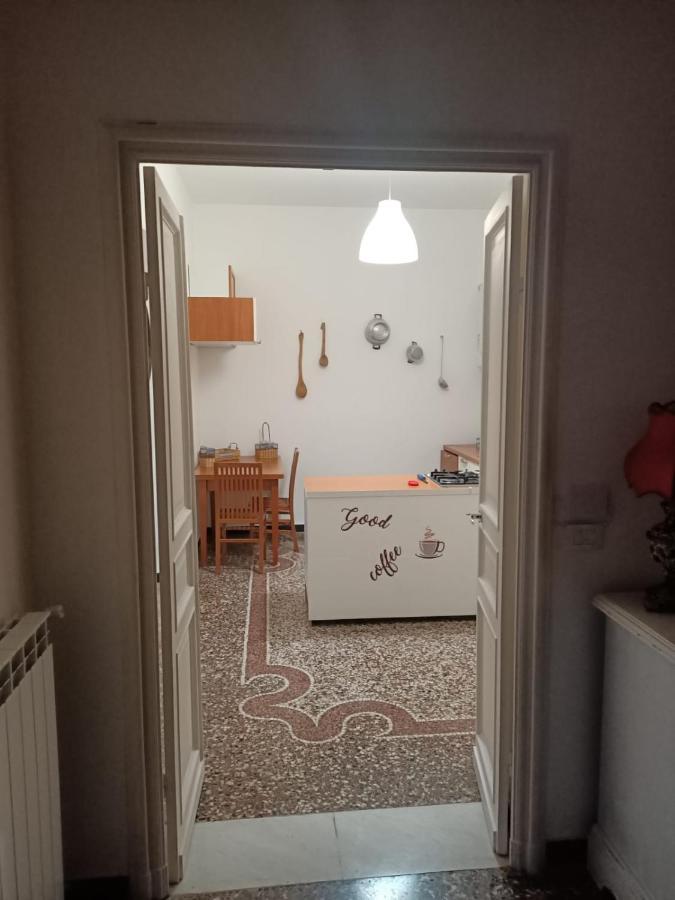 Wow Home 2 - 175 Mq - Posteggio Privato - Davanti Porto Traghetti - Fino A 10 Posti Letto - Balcone Genoa Luaran gambar