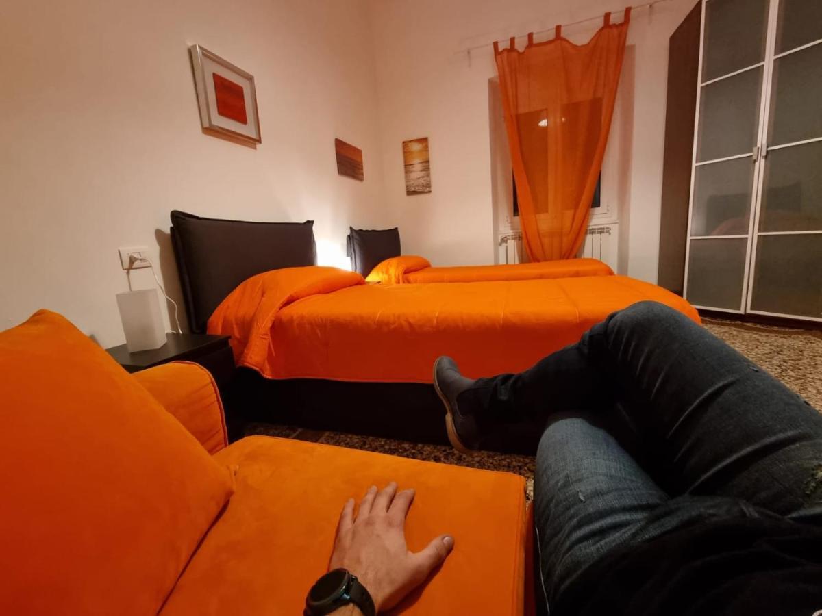 Wow Home 2 - 175 Mq - Posteggio Privato - Davanti Porto Traghetti - Fino A 10 Posti Letto - Balcone Genoa Luaran gambar
