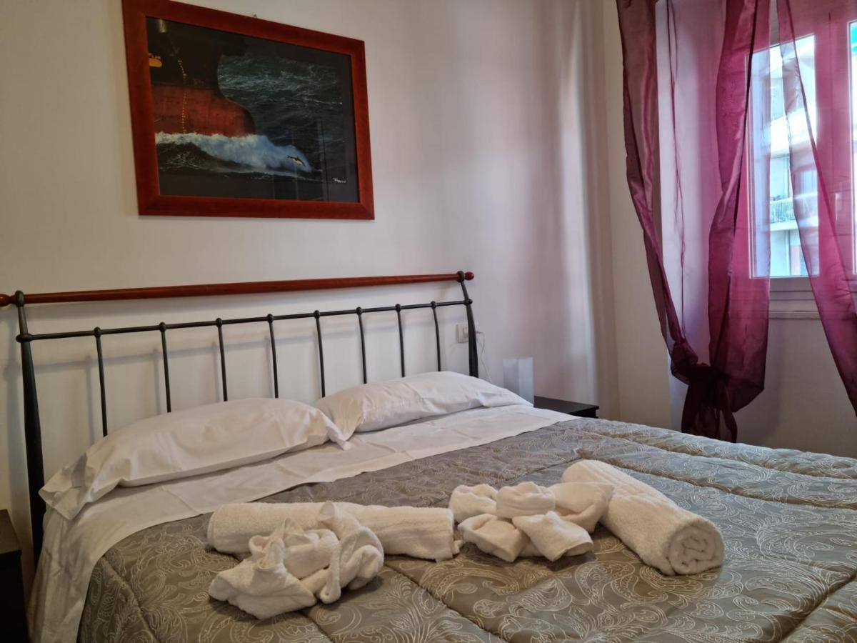 Wow Home 2 - 175 Mq - Posteggio Privato - Davanti Porto Traghetti - Fino A 10 Posti Letto - Balcone Genoa Luaran gambar