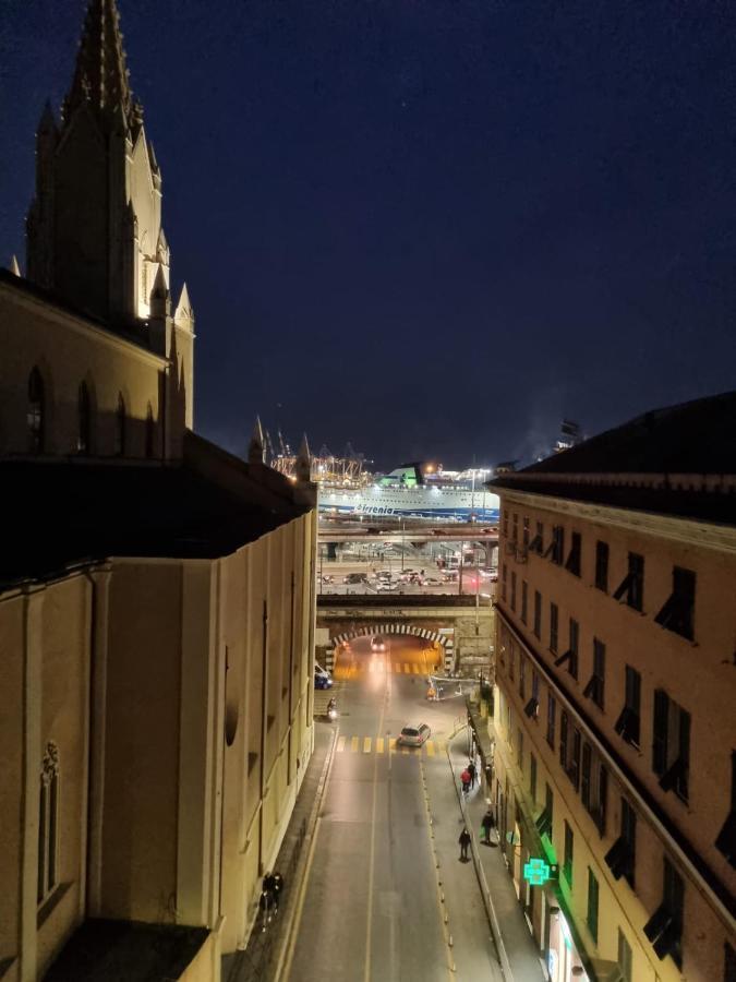Wow Home 2 - 175 Mq - Posteggio Privato - Davanti Porto Traghetti - Fino A 10 Posti Letto - Balcone Genoa Luaran gambar