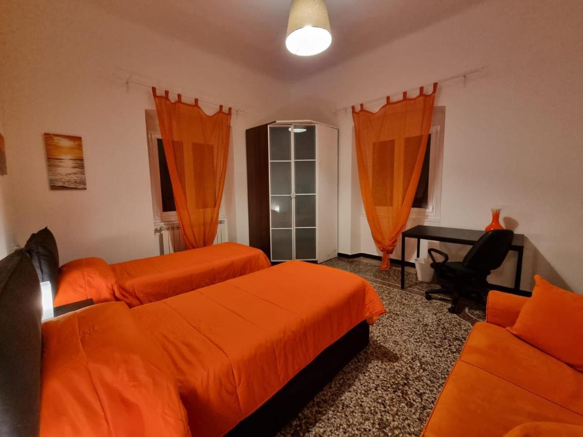 Wow Home 2 - 175 Mq - Posteggio Privato - Davanti Porto Traghetti - Fino A 10 Posti Letto - Balcone Genoa Luaran gambar
