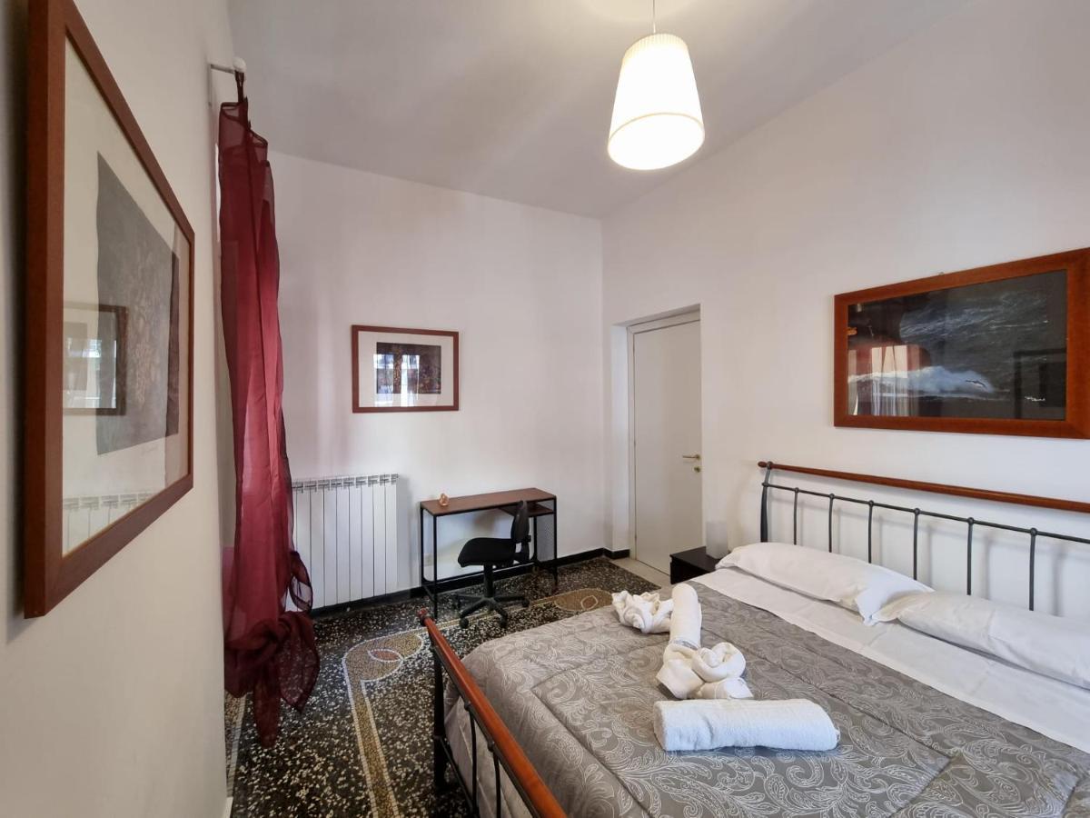 Wow Home 2 - 175 Mq - Posteggio Privato - Davanti Porto Traghetti - Fino A 10 Posti Letto - Balcone Genoa Luaran gambar