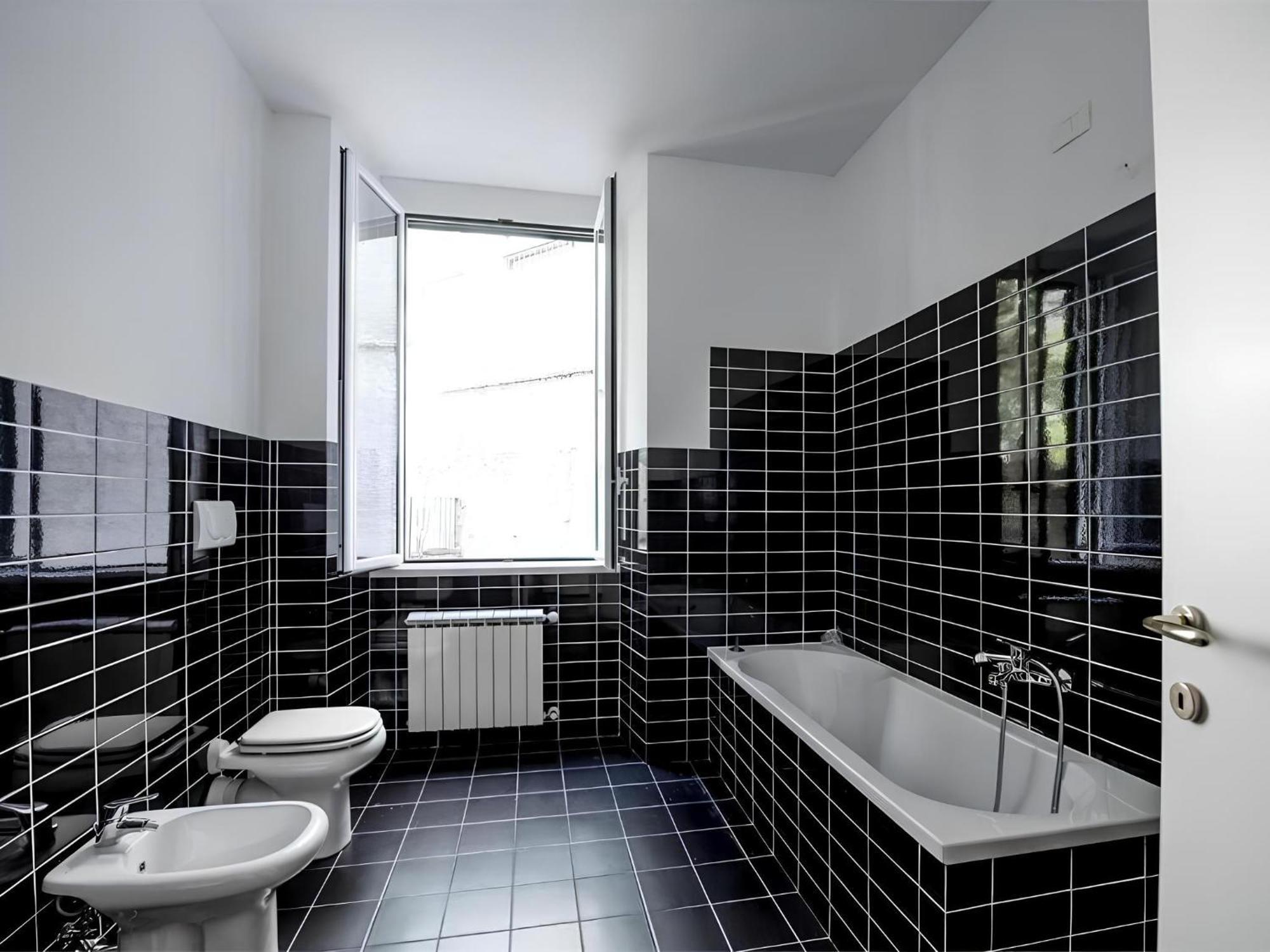 Wow Home 2 - 175 Mq - Posteggio Privato - Davanti Porto Traghetti - Fino A 10 Posti Letto - Balcone Genoa Luaran gambar